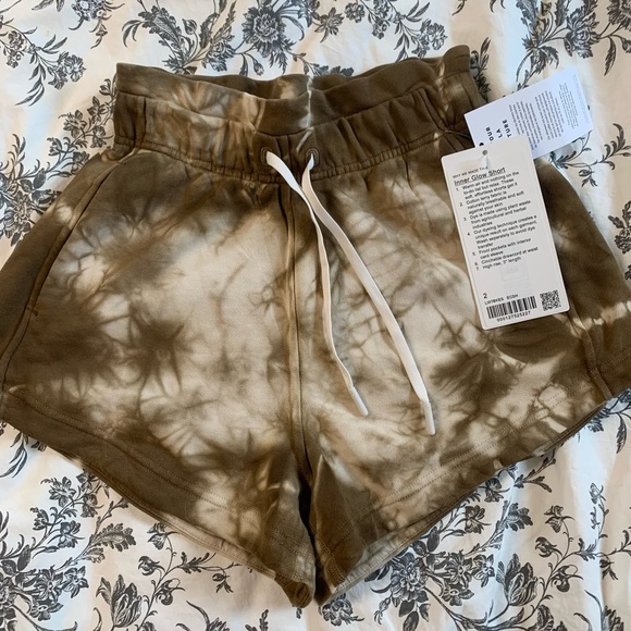 Lululemon Inner Glow short NWT - Picture 5 of 7